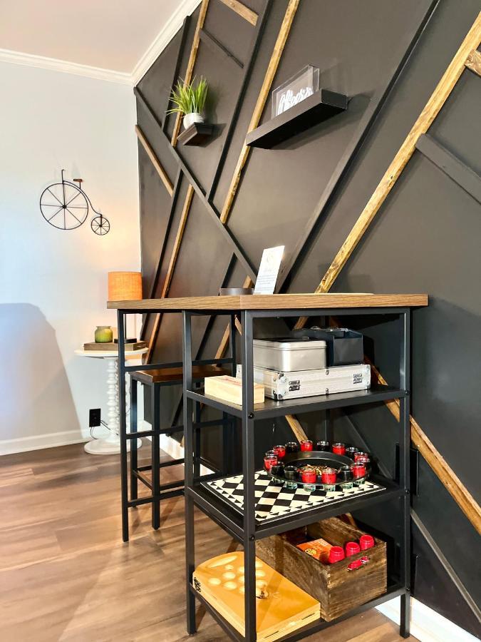 Getaway Villa- 3 Mins To Mohegan- Fully Stocked With Two Full Beds & Fireplace- Jacuzzi, Saltwater Pools, Sauna Norwich Exteriör bild