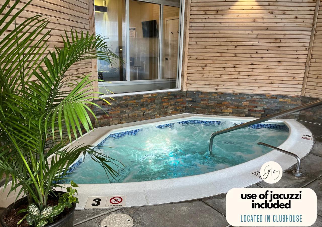 Getaway Villa- 3 Mins To Mohegan- Fully Stocked With Two Full Beds & Fireplace- Jacuzzi, Saltwater Pools, Sauna Norwich Exteriör bild
